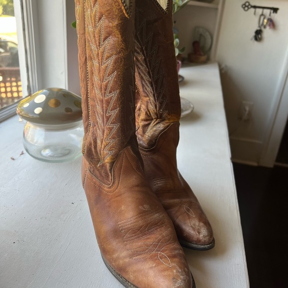 Brown cowboy boots - Picture 6 of 11